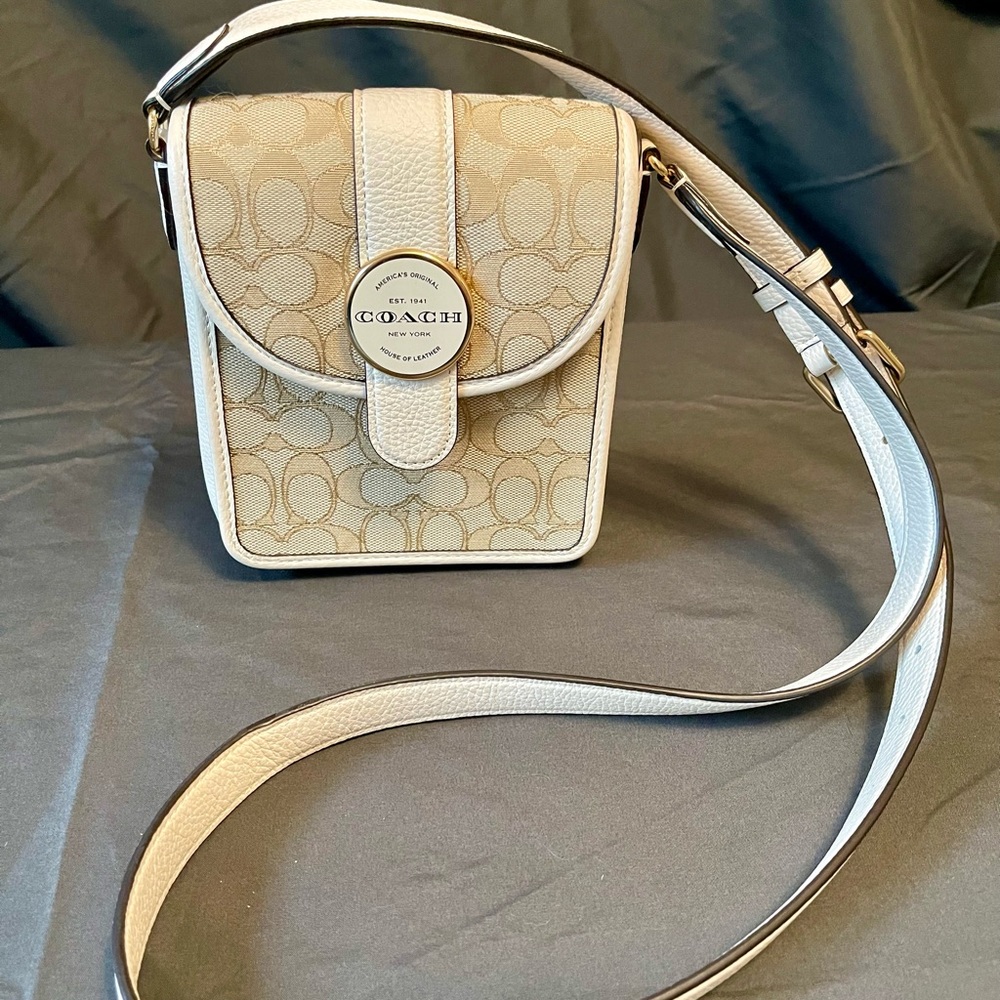 NWOT Coach C8321 North/South Lonnie Crossbody In Signature Jacquard